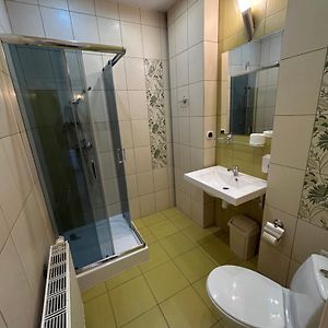 Pokój z dwoma pojedynczymi łóżkami